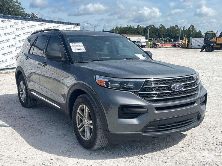 2022-ford-explorer-image-2