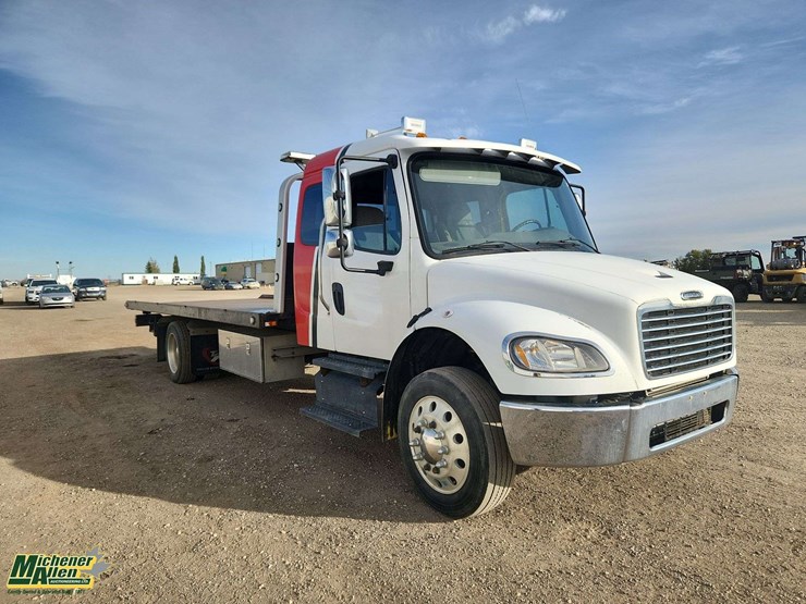 2014-freightliner-m2-106-image-2
