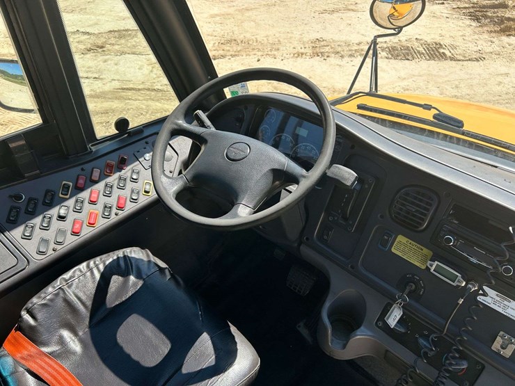 2016-freightliner-b2-image-10