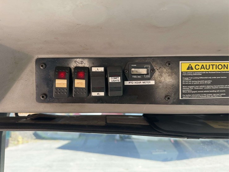 2002-freightliner-fl70-image-23