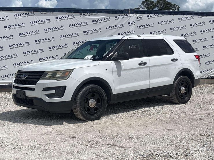 2016-ford-explorer-image-1