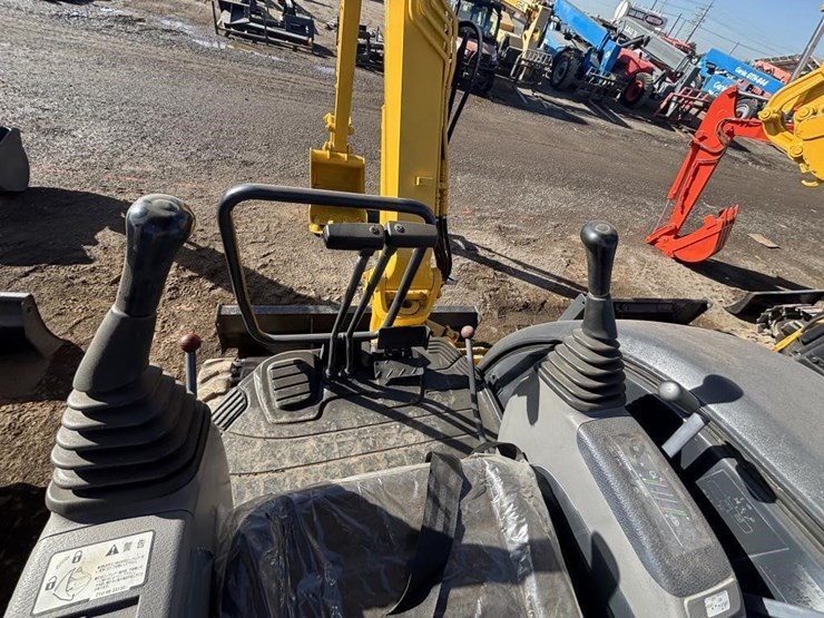 komatsu-pc30mr-1-image-22