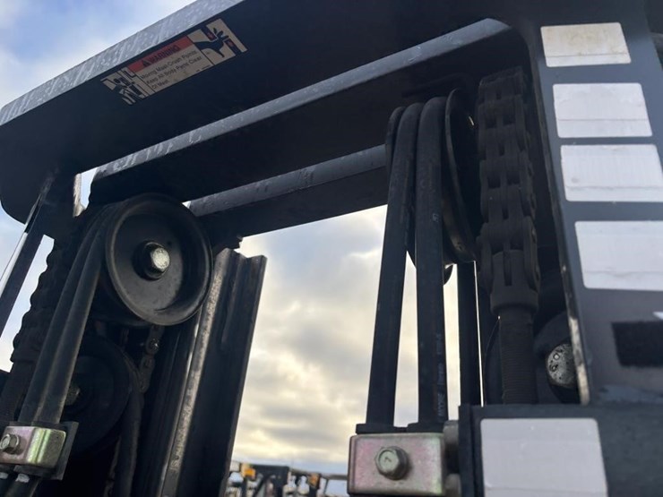 2020-caterpillar-gc40k-image-16