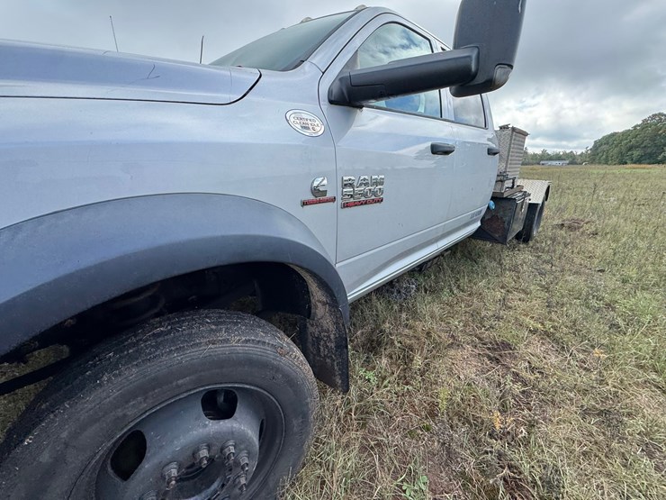 #1941-•-2017-ram-5500-cab-&-chassis-image-12
