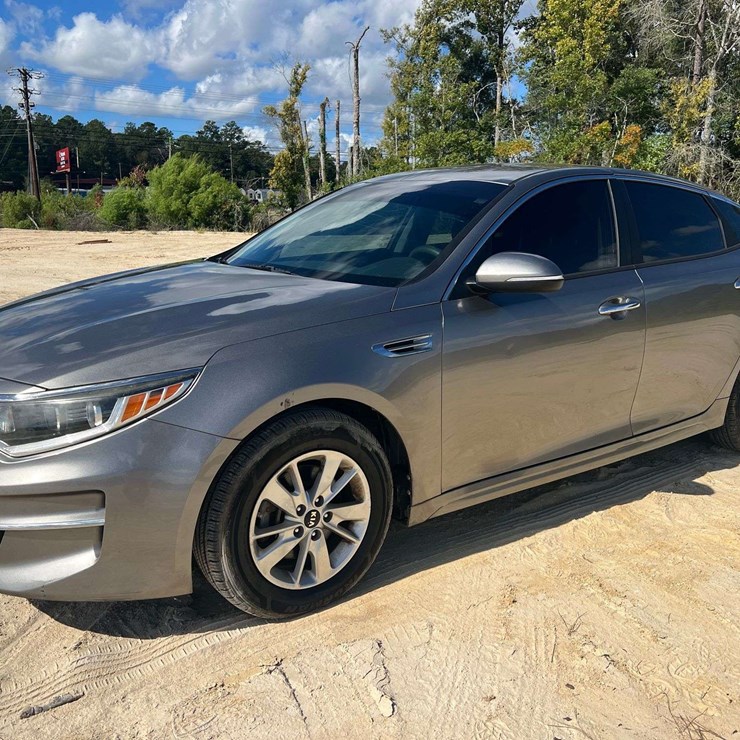 2018 Kia Optima 4-Door Sedan (140,152 Miles)