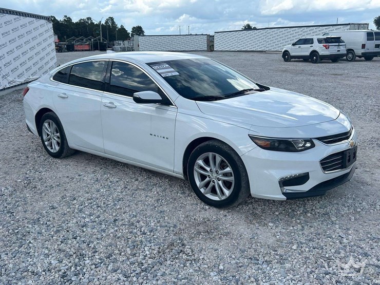2018-chevrolet-malibu-sedan-image-2
