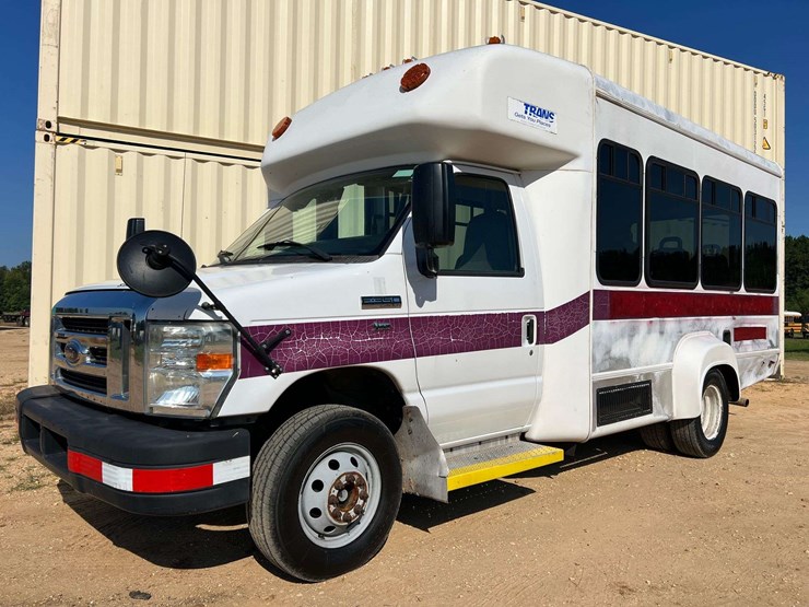 2012-ford-e350-image-1