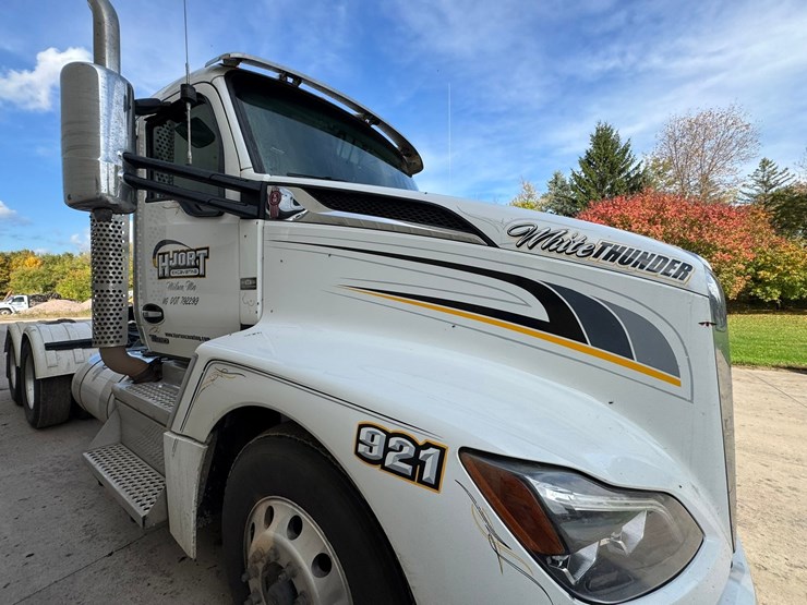2022-kenworth-t680-image-30