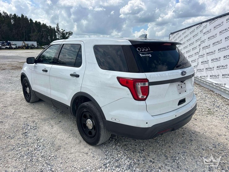 2017-ford-explorer-image-4