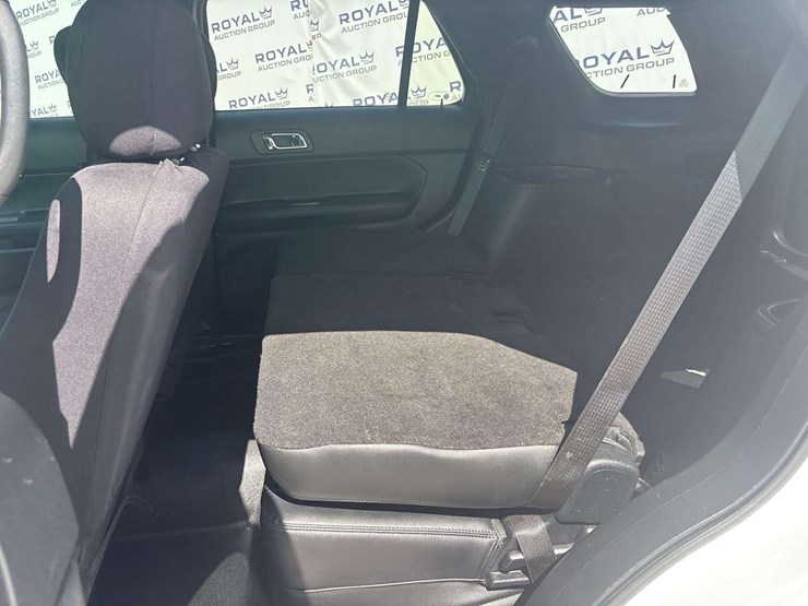 2016-ford-explorer-image-17