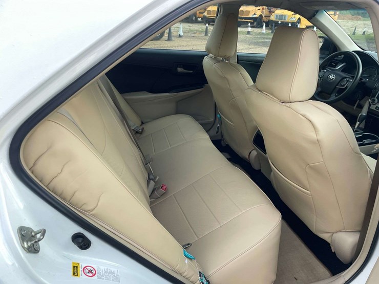 2014-toyota-camry-le-4-door-sedan-(170,014-miles)-image-16