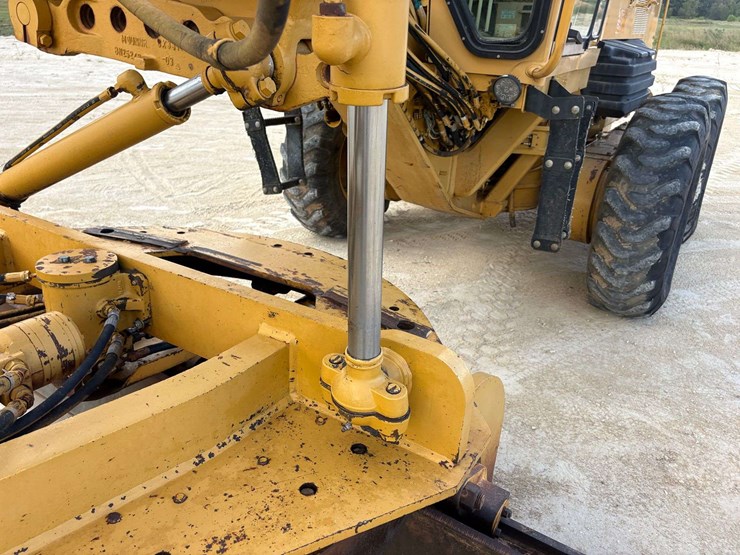 2001-caterpillar-12h-image-29