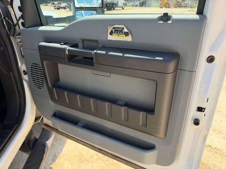 2014-ford-f550-image-18