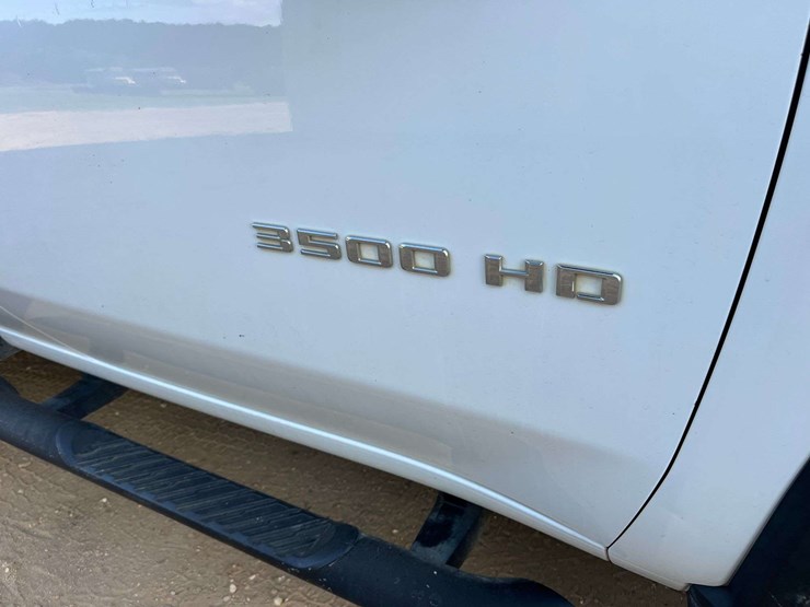 2021-chevrolet-3500hd-image-24