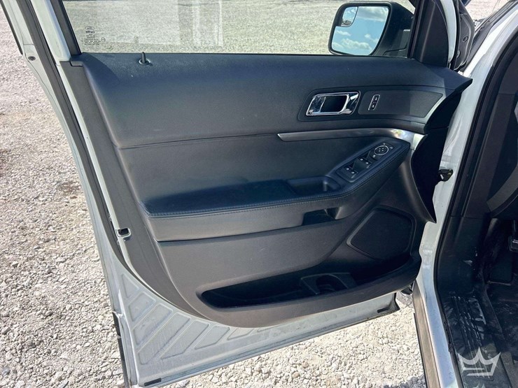 2018-ford-explorer-image-11