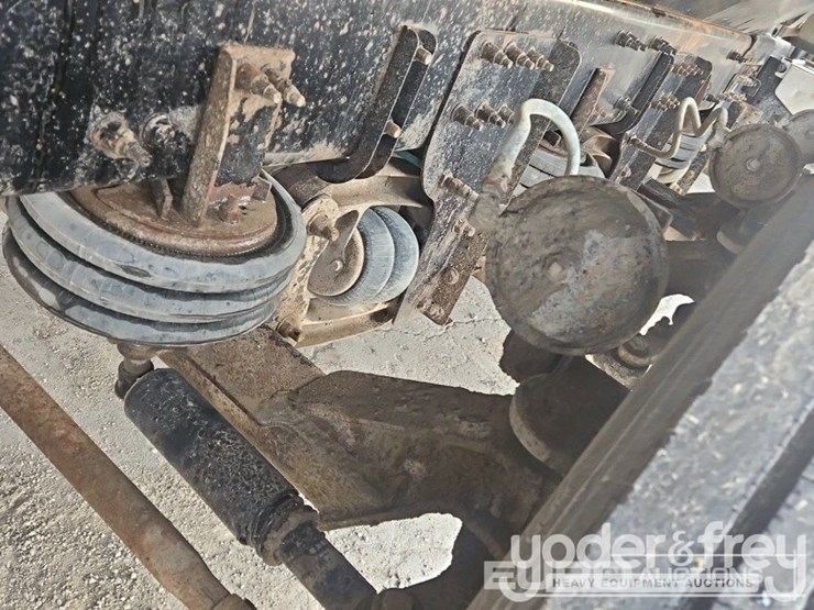 2019-freightliner-122sd-image-59