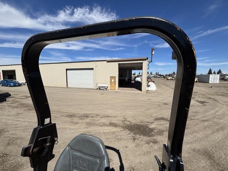 2013-caterpillar-cb22-image-26