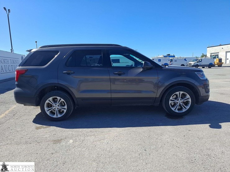 2016-ford-explorer-image-4