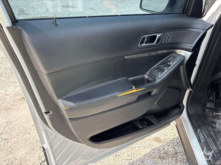 2016-ford-explorer-image-14