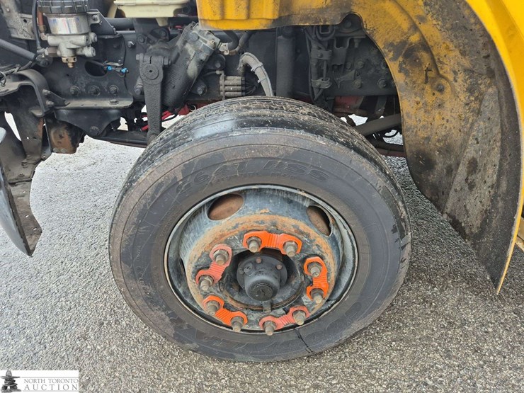 2018-freightliner-m2-106-image-20