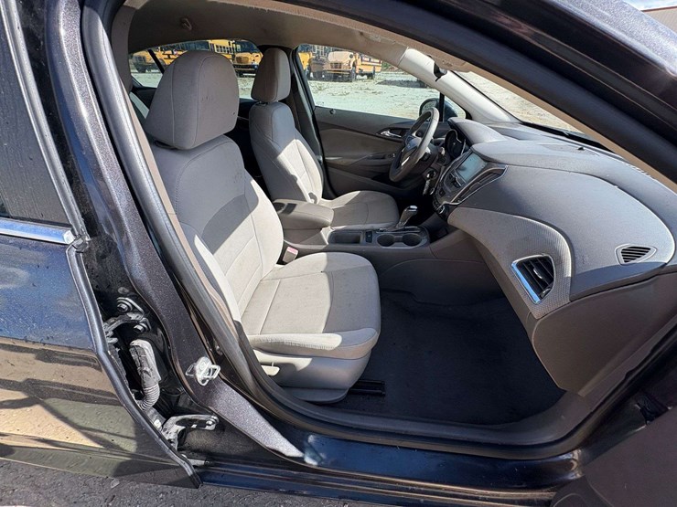 2017-chevrolet-cruz-4-door-sedan-(140,649-miles)-image-13