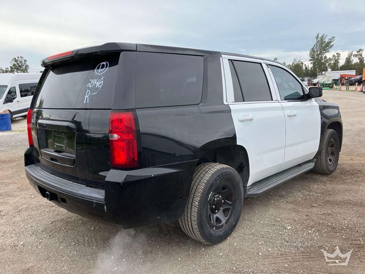 2015-chevrolet-tahoe-image-3