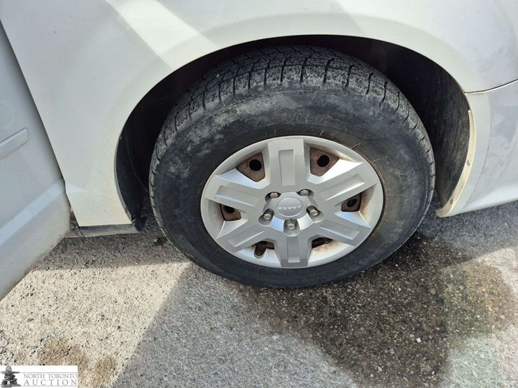 2011-dodge-grand-caravan-se-image-26