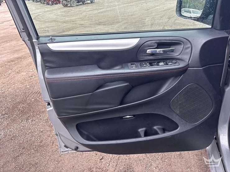 2017-dodge-grand-caravan-image-5