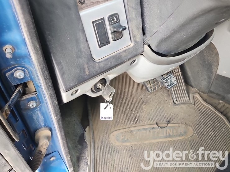 2019-freightliner-122sd-image-34