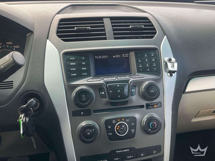 2013-ford-explorer-image-11