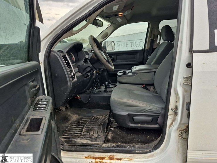 2014-dodge-3500-image-10
