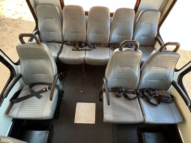 2011-ford-e350-image-28