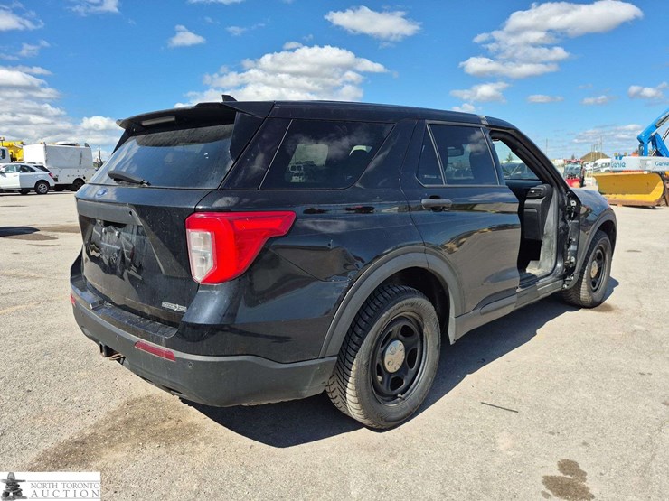 2021-ford-explorer-image-5