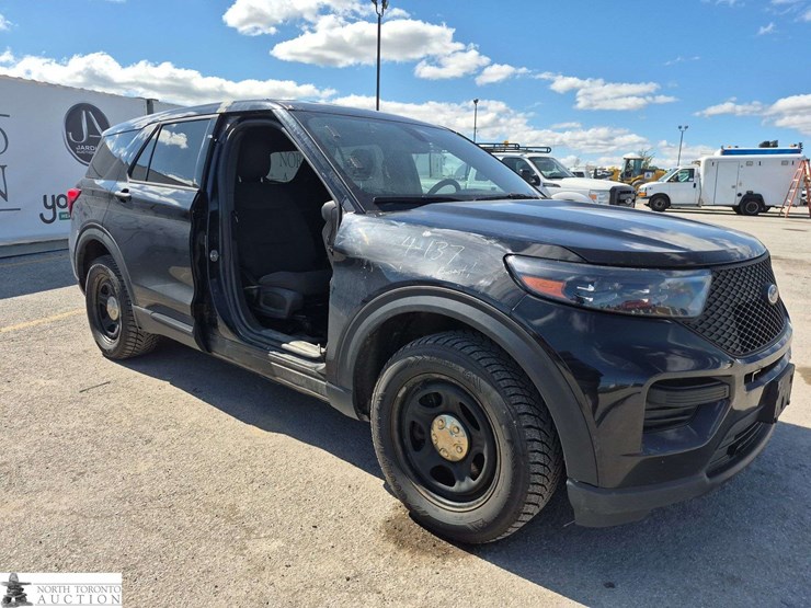 2021-ford-explorer-image-3