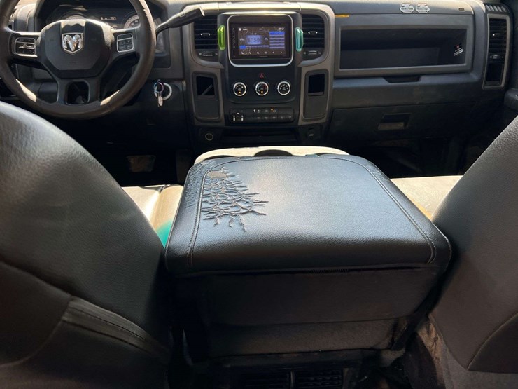 2015-dodge-3500-image-27