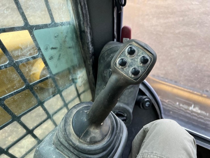 2017-caterpillar-259d-image-23