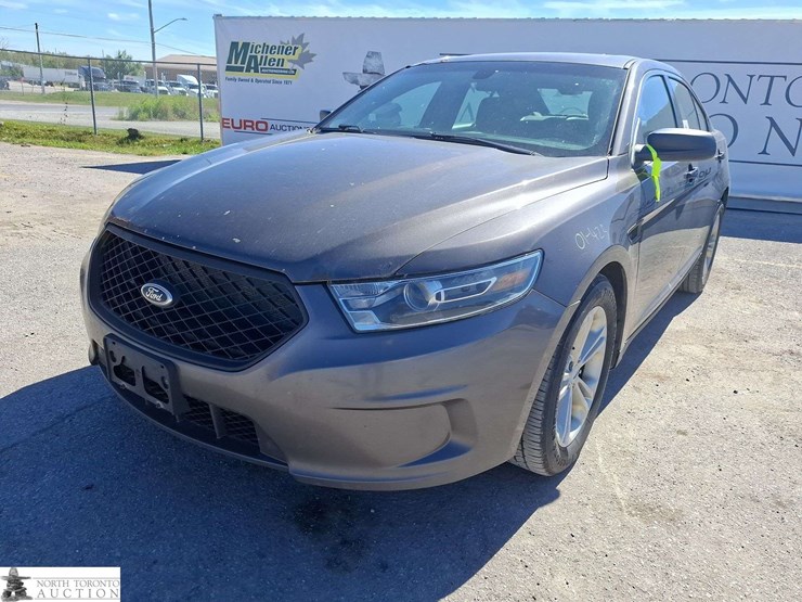 2015-ford-taurus-image-1