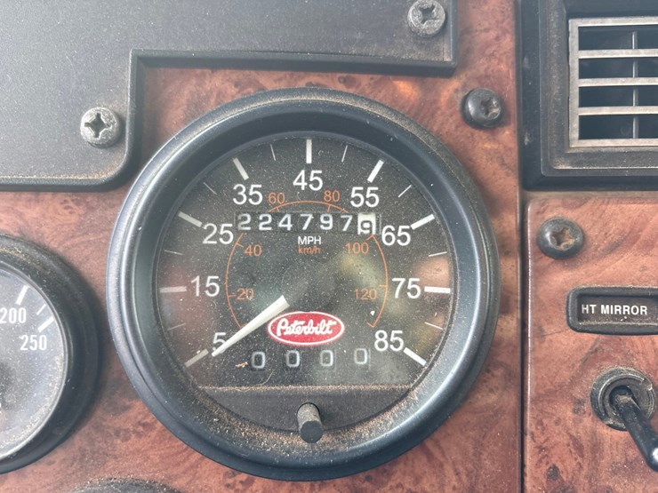 2007-peterbilt-335-image-51