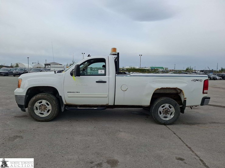 2011-gmc-sierra-2500hd-image-8