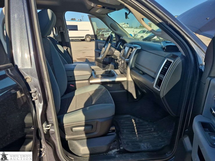 2017-dodge-1500-image-25