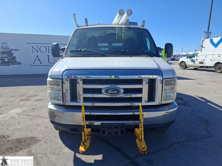 2011-ford-cargo-image-2