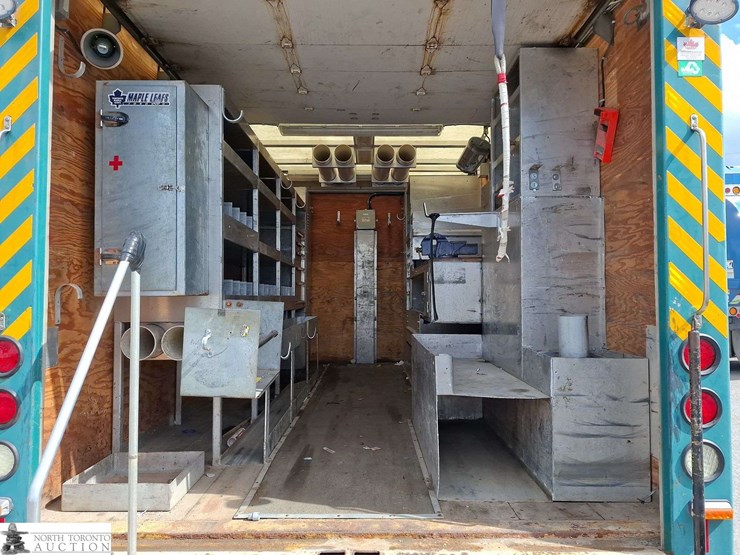 2014-isuzu-nqr-image-14