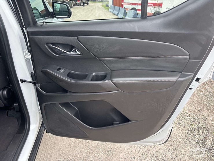 2021-chevrolet-traverse-image-26