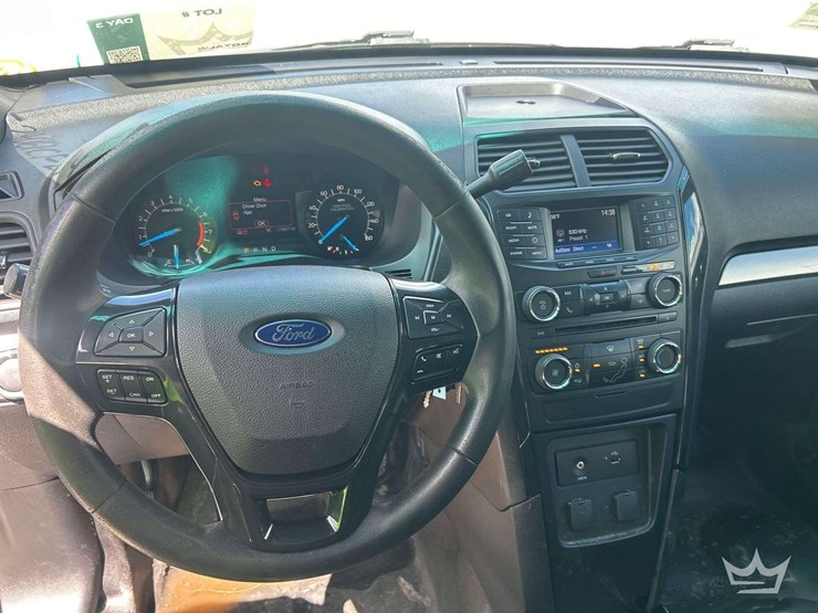 2016-ford-explorer-image-14