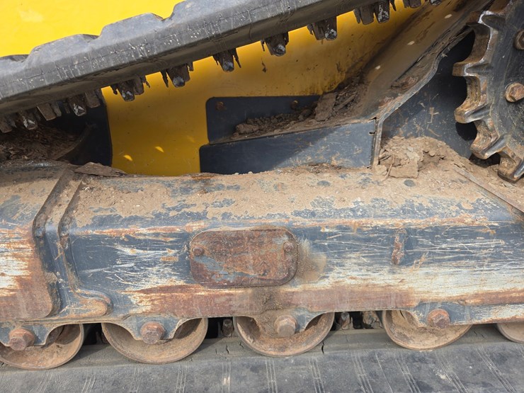 2020-deere-331g-image-55