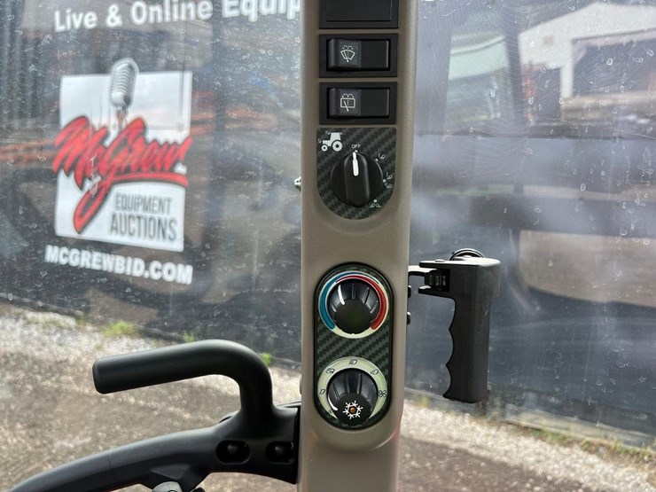2025-case-ih-farmall-120c-image-31