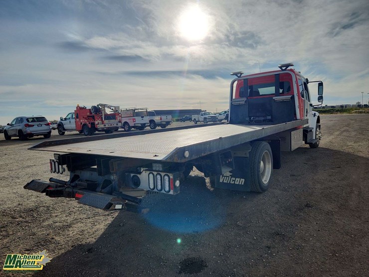 2014-freightliner-m2-106-image-4