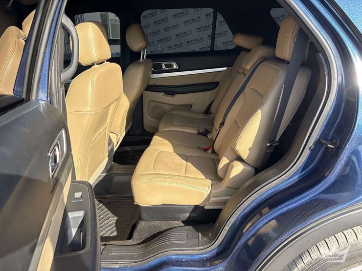2017-ford-explorer-image-19