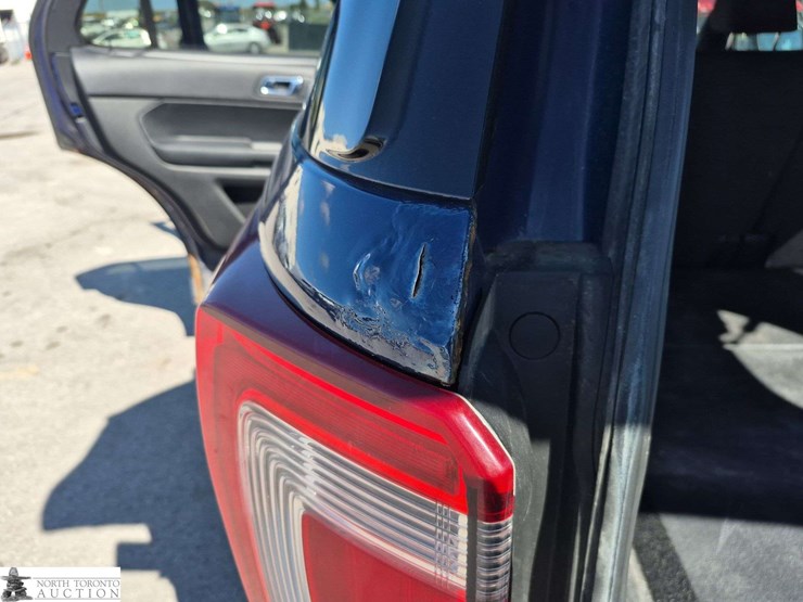 2017-ford-explorer-image-22