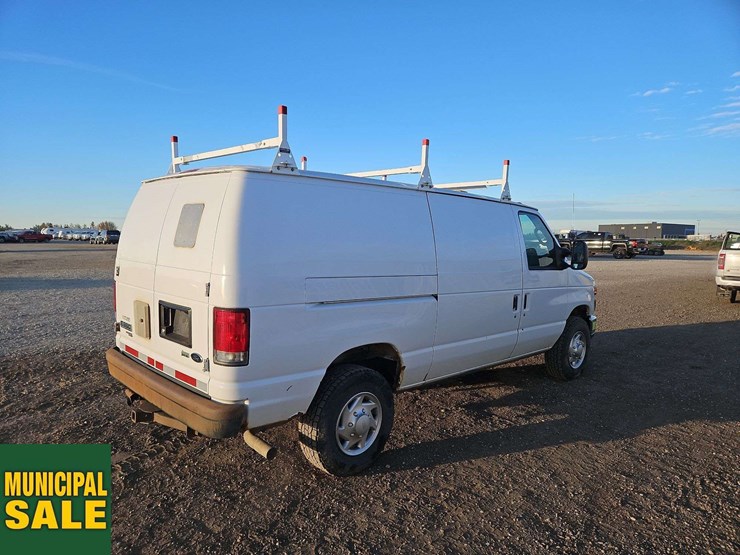 2014-ford-cargo-image-4